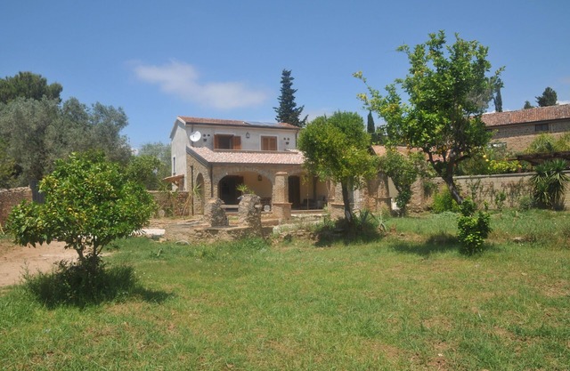 Casetta Clementina, stone farmhouse with garden in Castellabate
