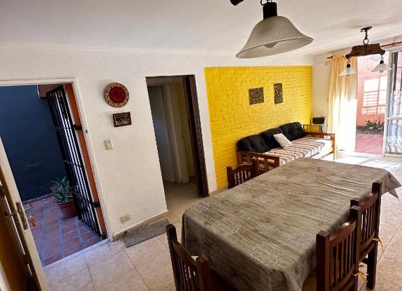 Casita con garage y parrilla