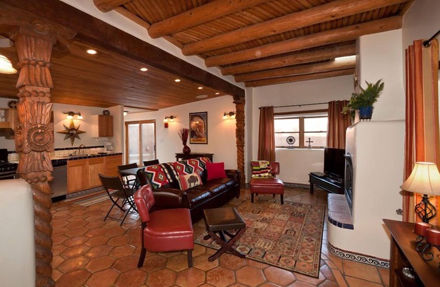 Casita De Soledad - Two Spacious Private Courtyards And Portal.