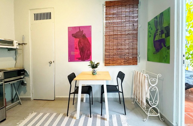 Casita Playa: Cozy Guesthouse Just Steps from the Beach