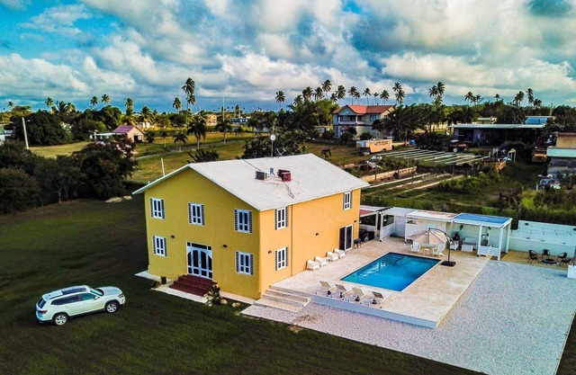 Casona Ocean Blue: Spacious Beach House w/pool
