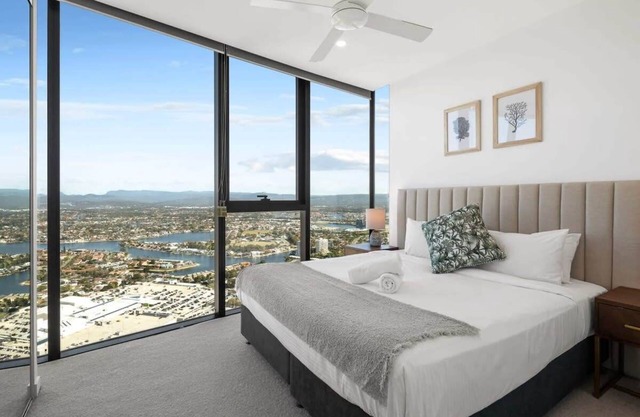 CASSA CASINO - Spectacular River & Hinterland Views 1 Bed Apt in Broadbeach