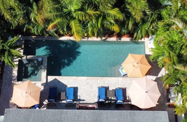 Castaway Cottage + Beach + Heated Private Pool & Spa + GOLF CART INCLUDED!