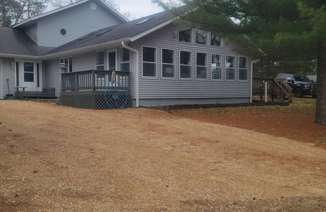 Castle Rock Lake area- Large Home-Great Getaway sleeps 12 -14n