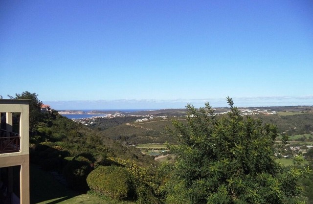 Castleton 19B Family friendly apartment, in a secure resort, in Plettenberg Bay
