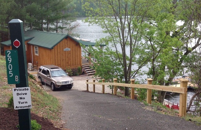 CATFISH COTTAGE-LAKE WATAUGA, TN -WATERFRONT-PRIVATE DOCK