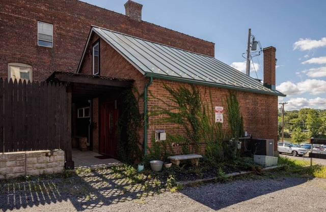 Catskill Cottage Walk to Downtown & River Views