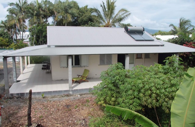 Caze ti/3-room house with veranda and courtyard