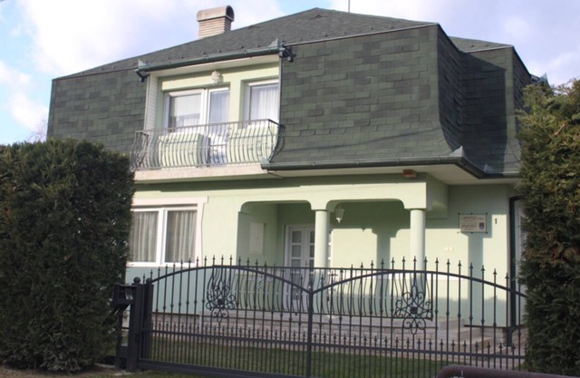 Cedar Apartment 3 - One Bedroom Apartment, Sleeps 4