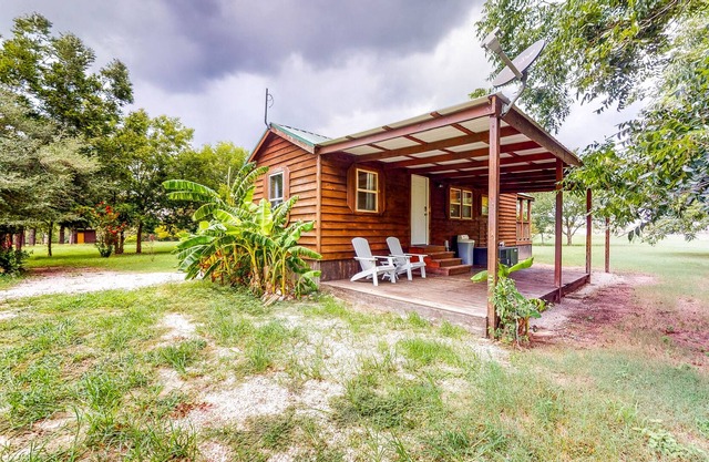 Cedar Cabin with Pretty Pond, Beach, Swimming Deck & Tropical Hut/Bar