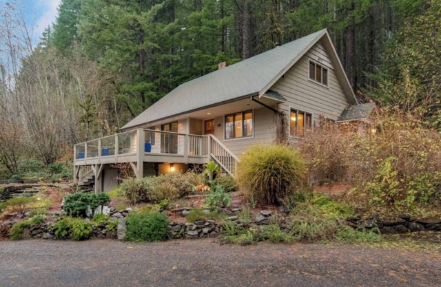Cedar Creek Sanctuary. 3br on Nat. Forest Land. Outdoor adventure basecamp.