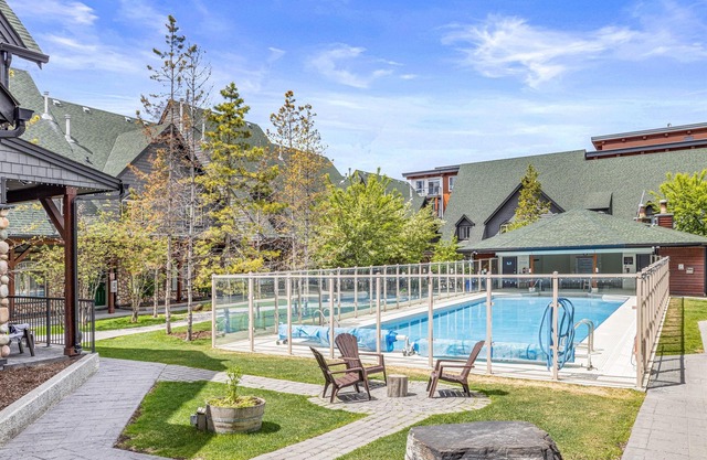 Cedar Ridge Chalet - Pool & Hot tub - Pet Friendly