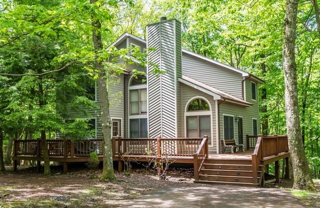 Cedarwoods | Hot Tub + Private Wooded Setting