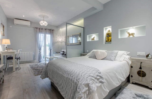 Center: Beautiful Boutique Studio with WIFI, AC, heating, elevator