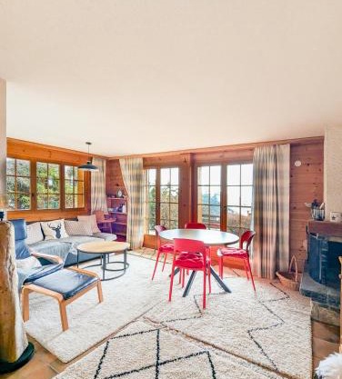 Centered Ski/Swim Ap. w/private yard & fireplace