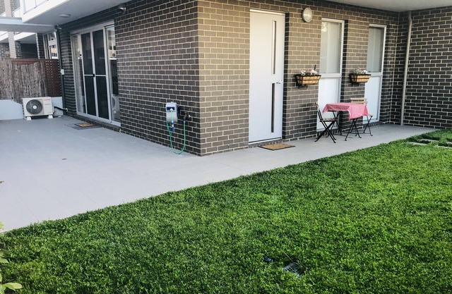 Central 2 Bed, 2 Bath, Pet-Friendly, 2 Car Secure Yard!