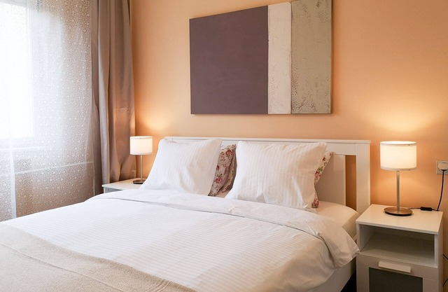 Central 2-Bedroom Apartment + Free Private Parking