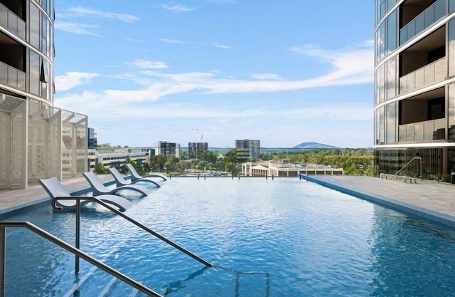 Central 2BR 2BA Apartment | Gym, Pool + Parking