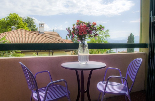 Central and quiet 3½-room apartment with beautiful lake view