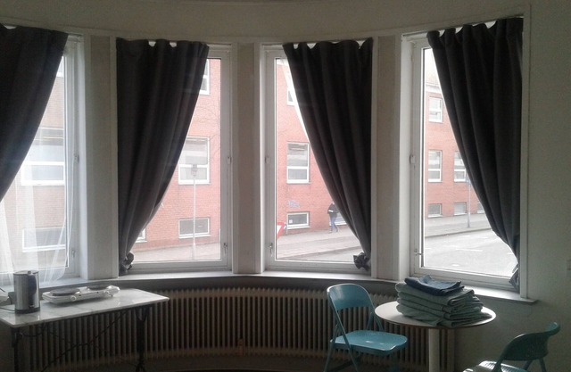 Central Apartment adj Train Station. Fully furnished fully equipped.