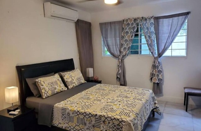 Central Apartment entire unit w Rental Car Access