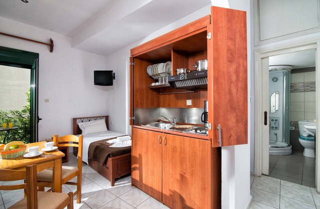 Central Apt with Hydromasage Shower