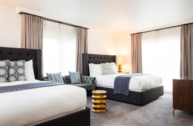 Central Austin Stay: Historic Hotel w/Outdoor Pool - Close to UT Austin Stadium