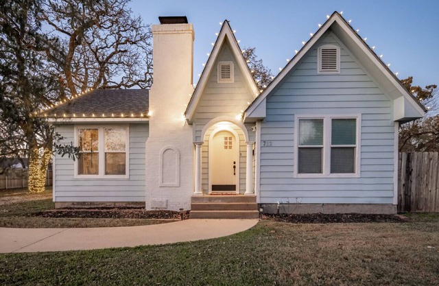 Central Bluebird Cottage, Hot Tub, Sleeps 7, Patio