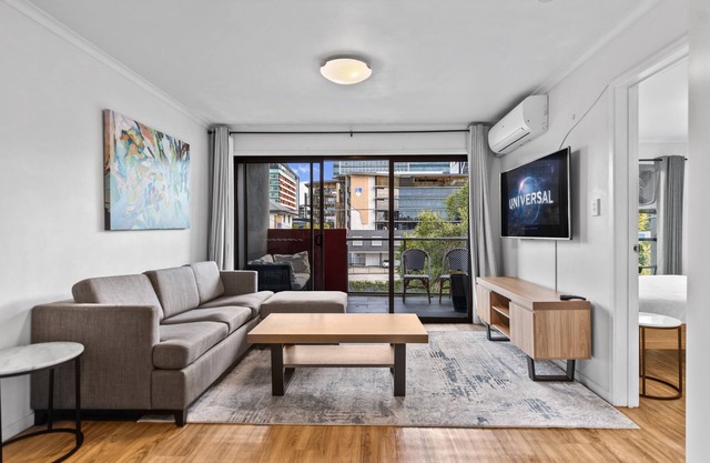 Central Bowen Hills Stay