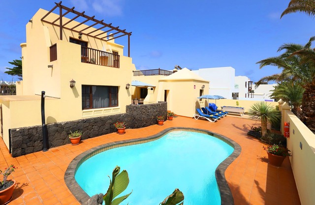 Central Costa Teguise, 4 bed, 3 bath, Pool table, Private Pool