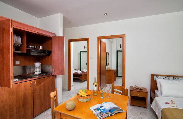 Central Cozy Apartment 150m from sandy beach!