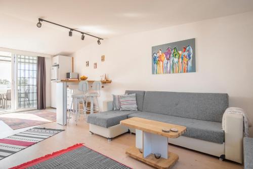 Central, Cozy, 15 Min Walk To The Beach, Fast Wi-Fi, Free Parking, 4ppl