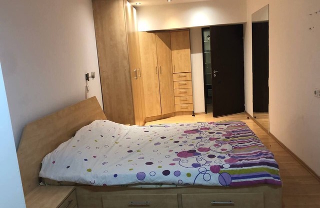 Central Hill 2-bedroom apartment in awesome Reșița with WiFi, AC