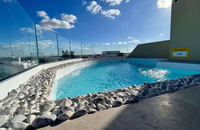 ★ Central LUX Apartment ★ w/POOL & 20m² terrace ➞