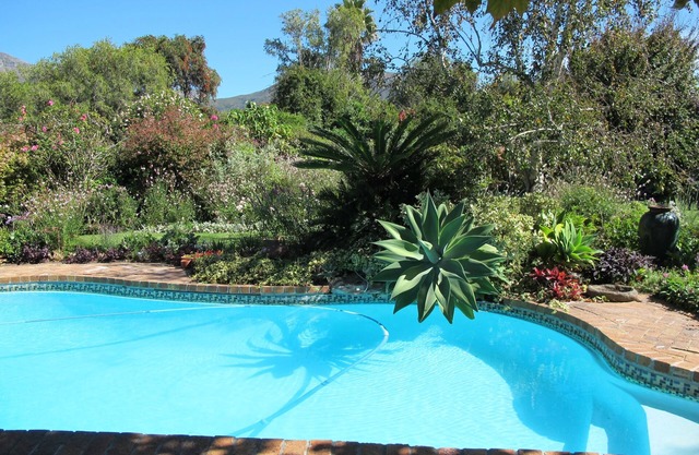 Central position with beautiful garden, mountain views and is on the wine route