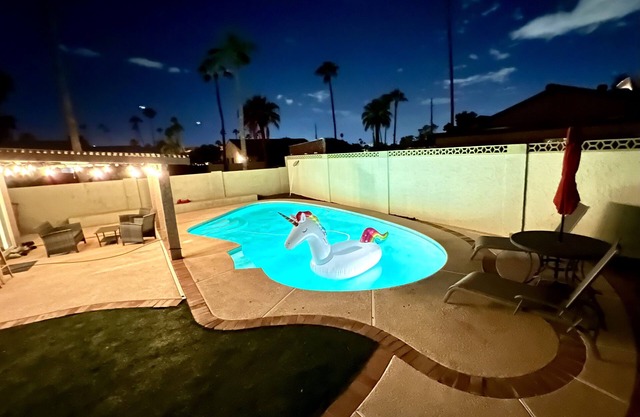 Central Scottsdale Home with pool, 4 beds, 3Br/2Ba, AC, and close to everything!