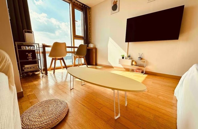 Central Seoul Hip Mapo Han River Yeouido Hondae