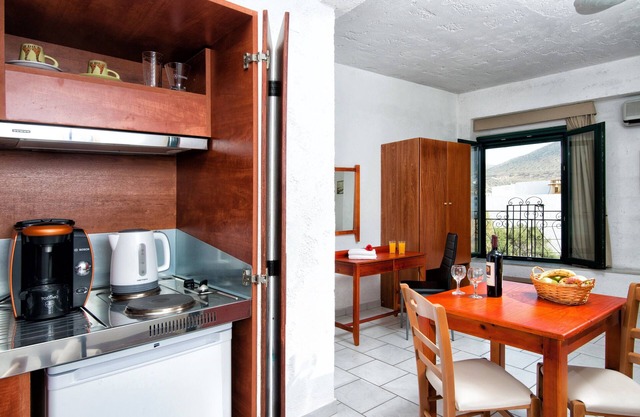 Central Spacious Studio up to 3!