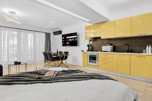 Central Studio with Balcony and Self Check-in RH Living