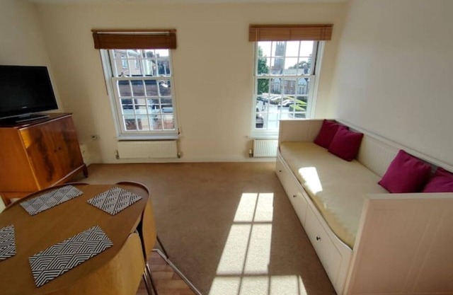 Central Taunton 2-bedroom apartment, great views!