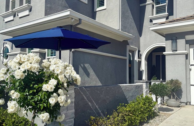 Centrally located 1 bedroom, 1 bath Casita!