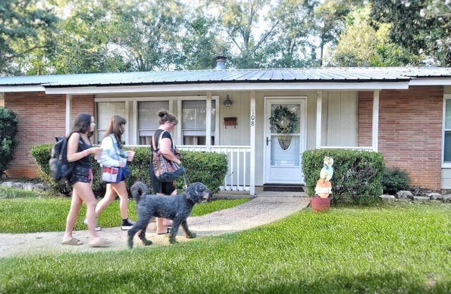 Centrally located Cozy Mid-Century Home