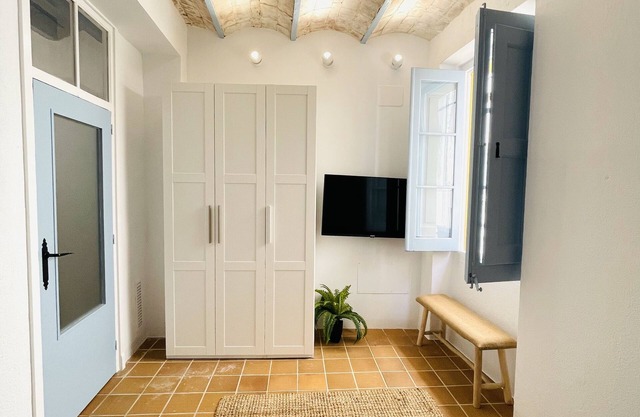 Centrally located house near the sea