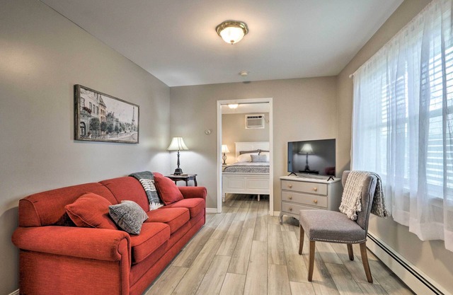 Centrally Located South Hill Apartment w/Smart TV