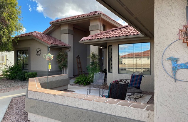 Centrally located fully furnished home in Sun City West!