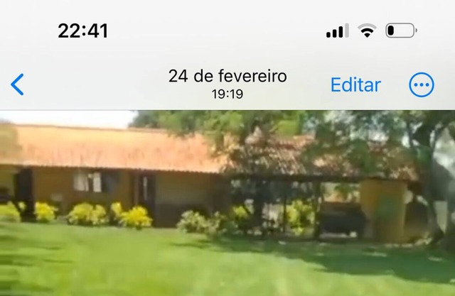 Chácara Localizada em uma Fazenda, Rodeada de Verde e Muitas Plantações