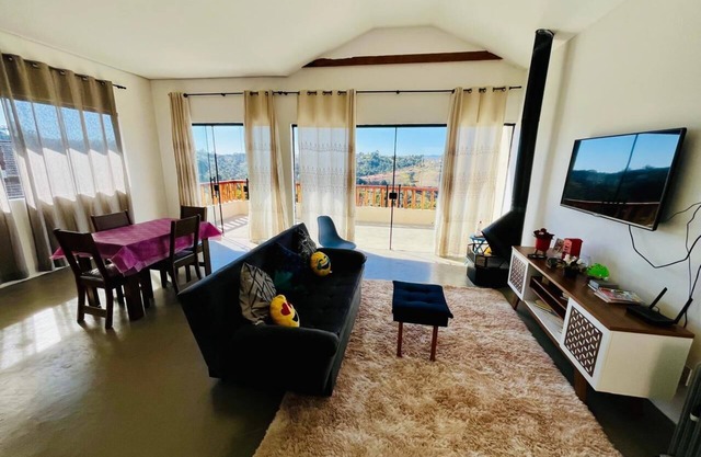 Chalé Vista Linda com uma Vista Fantástica p/as Montanhas da Suíça Brasileira!