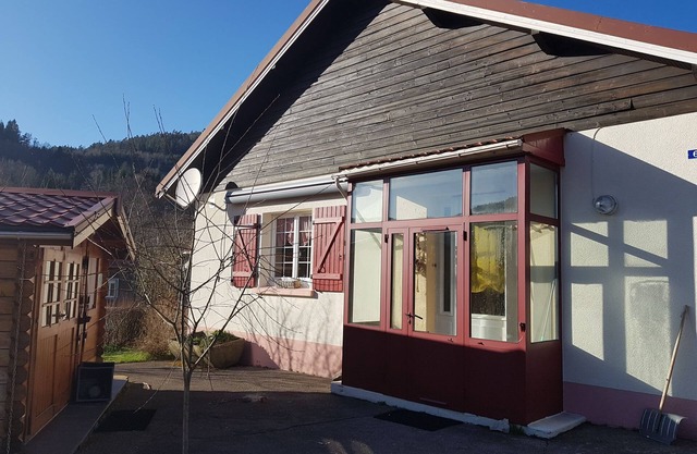 Chalet 'La Petite Chaumière' with Mountain View, Private Terrace and Wi-Fi