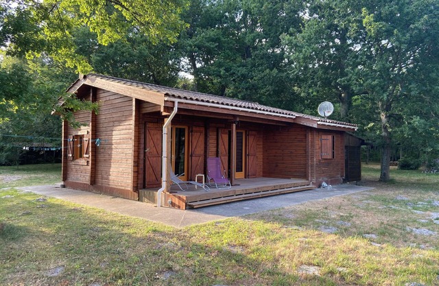 Chalet 10min from the ocean on large wooded grounds! Ideal for families!