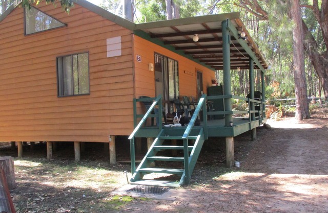 Chalet 2: Horse friendly, great access to bush riding, electric fenced roundyard
